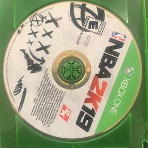 Case cracked , in good condition. No scratches